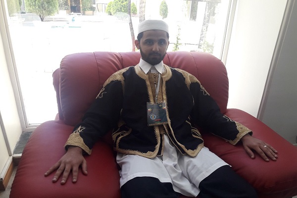 حافظ لیبي یوضّح مکانة القرآن في الجامعات اللیبیة