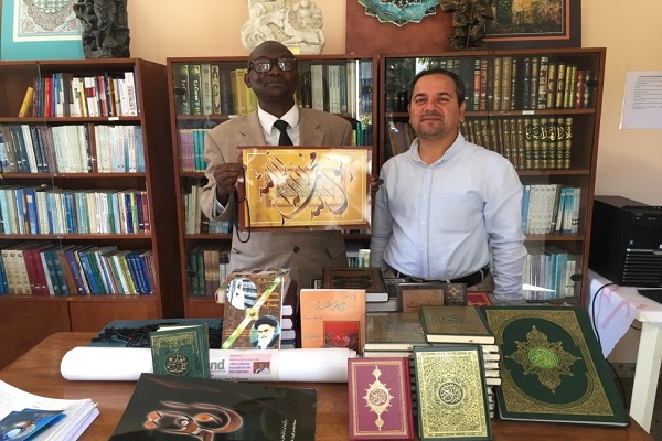 Senegal dini liderlerine Kur'an hediye edildi