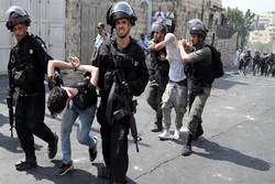 犹太复国主义政权士兵继续逮捕巴勒斯坦人