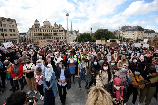بالصور..احتجاجات في بروكسل ضد حظر الحجاب