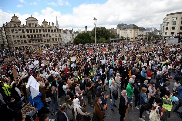 بالصور..احتجاجات في بروكسل ضد حظر الحجاب