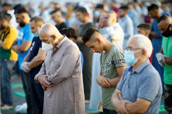 مسلمو العالم يؤدون صلاة عيد الأضحى في ظل إجراءات وقائية