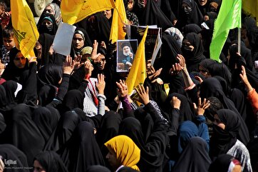 Photo Gallery: Kashmiris Slam Nasrallah Assassination