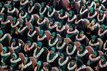 Photo Gallery: 470 Quran Memorizers Commemorated in Shiraz