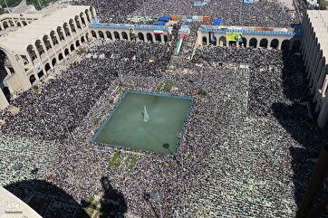 Photo Gallery: Huge Crowd Attend Friday Prayers in Tehran