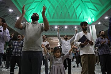 Hazrat Masoumeh Shrine’s Pilgrims Pray for Nasrallah’s Health