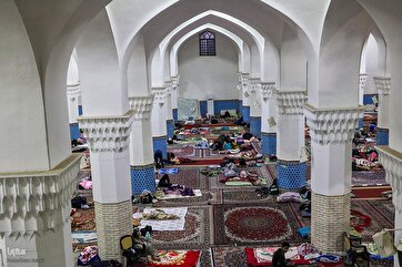 Iranian Mosques Host Itikaf Rituals