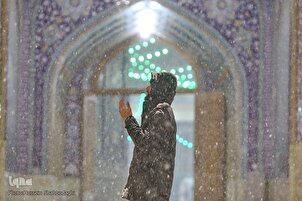 El santuario de Qom brilla bajo un manto de nieve