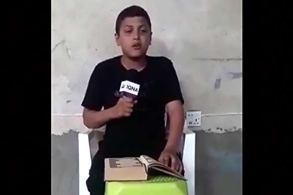 فیلم/ تلاوت نونهال قرآن‌آموز دارالقرآن آستان علوی در مسیر نجف به کربلا