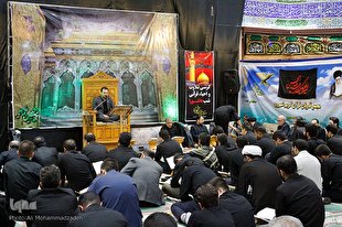 کرسی تلاوت و احیای قرآنی شب عاشورا برگزار شد + عکس