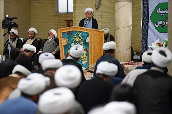 تحقق سومین حرم اهل بیت(ع) نیازمند احیای حوزه‌های علمیه است