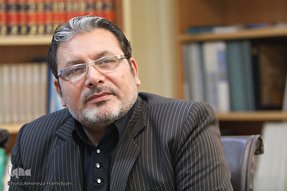 دایره شمول شعر حسینی فراتر از مذاهب و ادیان است / تکرار همواره حسین(ع) در جانب حق و یزید در جانب باطل