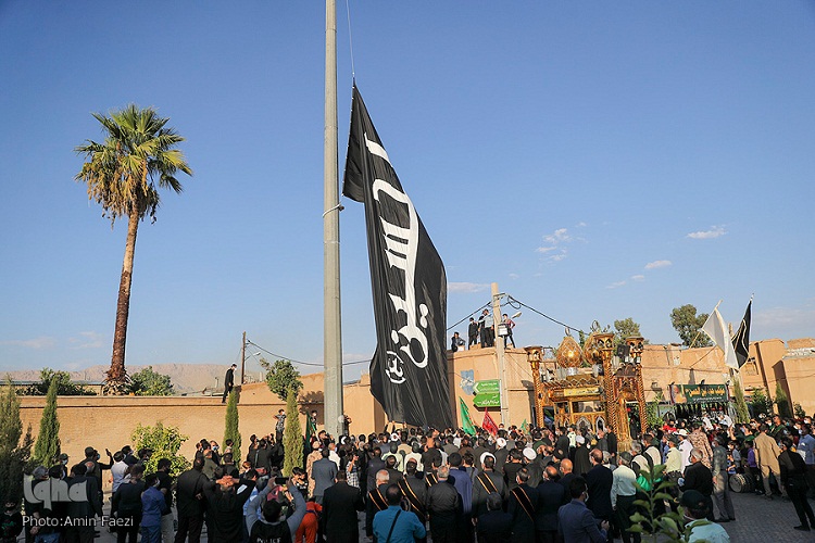 لحظات فراق به اوج رسید / غوغای عاشقان حسین(ع) در بین&zwnj;الحرمین شیراز