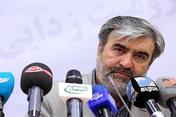 ارتباط اقتصاد كشور به وقایع آمریكا دور از شأن ملت ایران است ارتباط اقتصاد كشور به وقایع آمریكا دور از شأن ملت ایران است