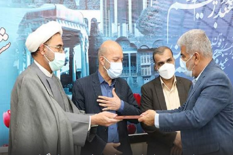 تجلیل از نویسندگان حوزه ایثار و شهادت فارس