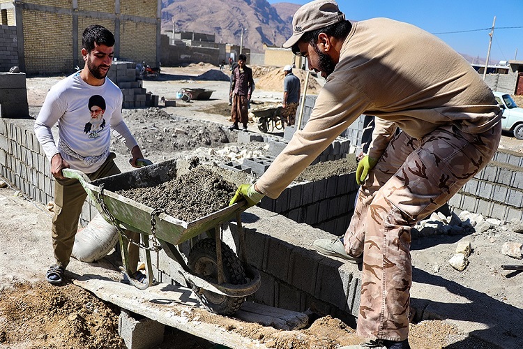 جهادگران قرارگاه محرومیت زدایی مدینه النبی شیراز، ساخت منزل محرومان