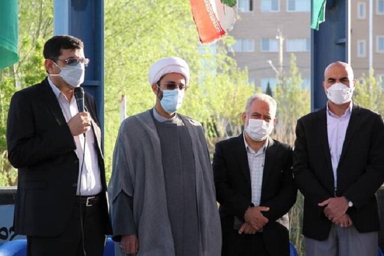 غبارروبی قبور شهدای گمنام دانشگاه آزاد اسلامی شیراز