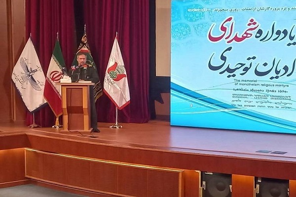 دهه فجر تبلور مفهوم سوره آل عمران در هدایت از ظلمات به نور است