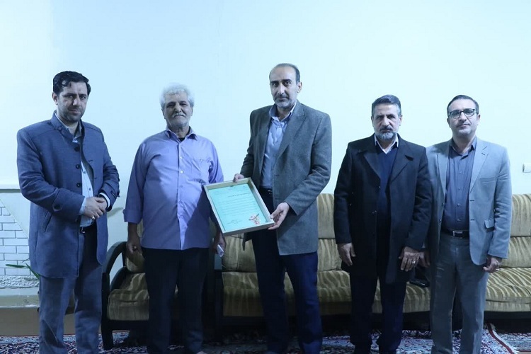 دیدار معاون استاندار فارس با غلامرضا یمین، هنرمند نقاش