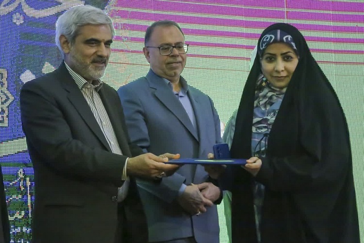 هشتمین اجلاس نماز فارس، تجلیل از خبرنگار ایکنا هشتمین اجلاس نماز فارس، تجلیل از خبرنگار ایکنا