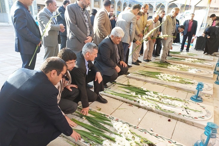 غبارروبی قبور شهدای حمله تروریستی به حرم شاهچراغ(ع)، آموزش و پرورش فارس