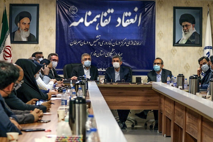 نشست انعقاد تفاهم‌نامه سه جانبه جهاددانشگاهی، استانداری فارس و دانشگاه علوم پزشکی شیراز 