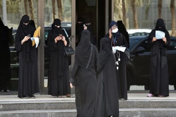لغو قانون پوشش سر و گردن در کارت شناسایی زنان عربستان تکذیب شد