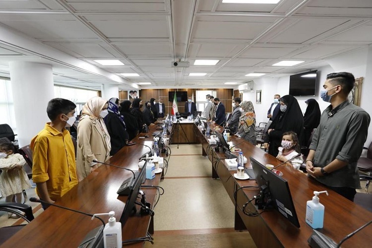 مراسم تجلیل از خانواده شهدای مدافع سلامت فارس