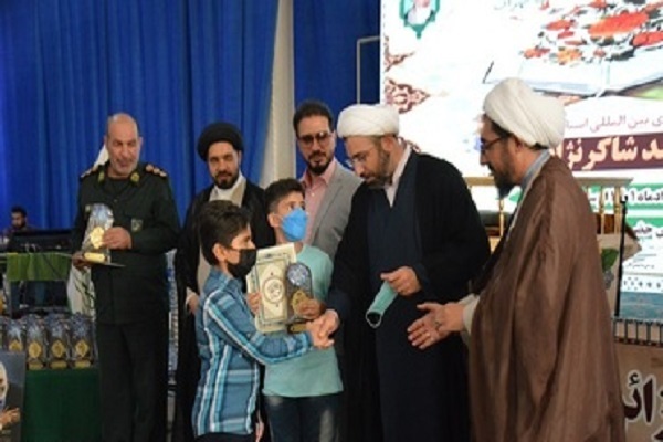 برگزیدگان مسابقات قرآن بسیج تهران تجلیل شدند