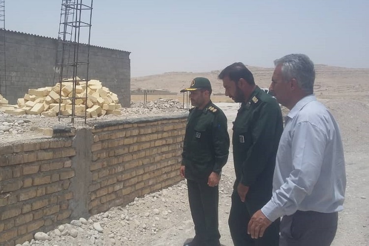 بازدید فرمانده سپاه کازرون از ساخت مسکن محرومان