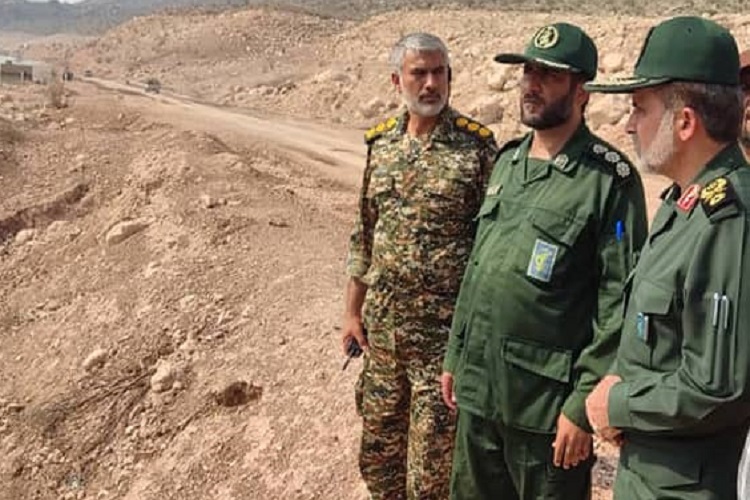 بازدید فرمانده سپاه فجر از مناطق سیل زده استهبان 