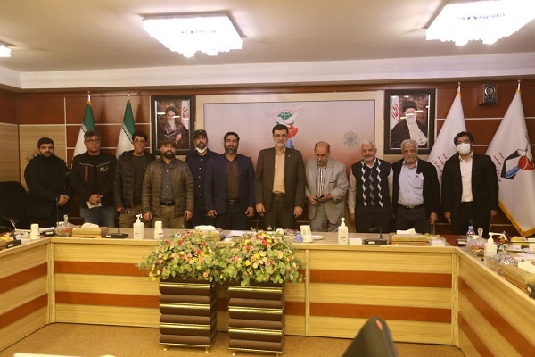 در حق شهدا و خودمان جفا کردیم