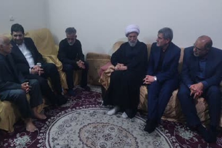 دیدار معاون اول رئیس جمهور با خانواده شهدای حادثه تروریستی حرم شاهچراغ(ع)