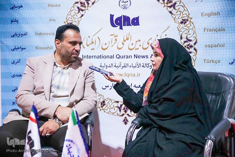 عضو شورای شهر شیراز در غرفه ایکنا، نمایشگاه قرآن