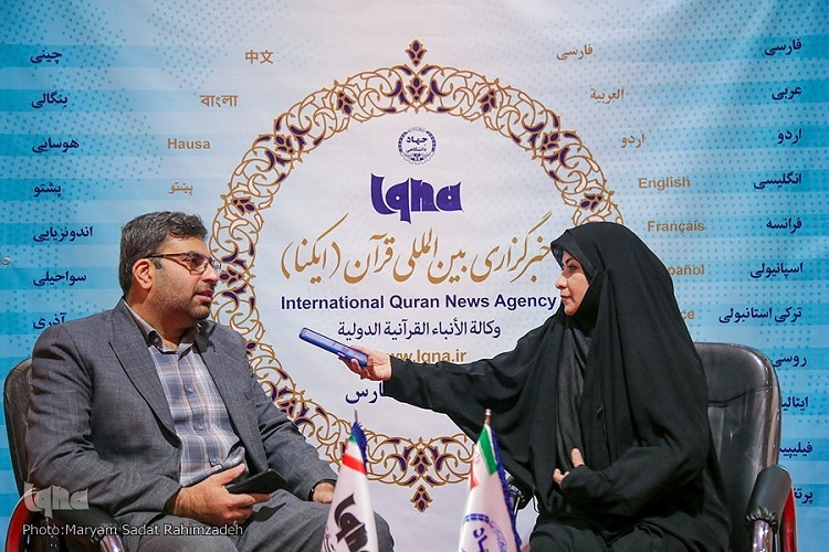 حضور رئیس جهاددانشگاهی فارس در غرفه ایکنا، نمایشگاه قرآن فارس