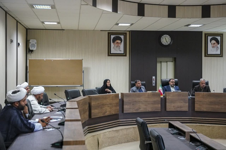 نشست فرماندار شیراز با فعالان قرآنی