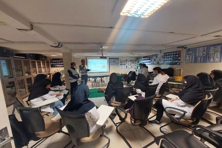 حمایت خیرین و اساتید از دانشجویان پزشکی و پیراپزشکی