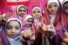 عکس | جلوه‌ای از حضور دهه نودی‌ها در راهپیمایی 22 بهمن همدان