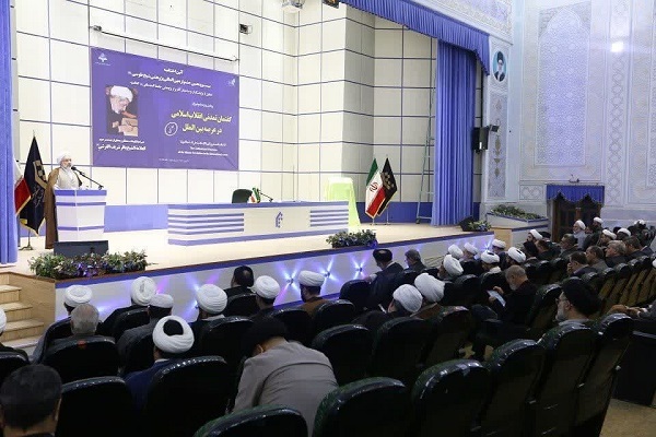 جامعه المصطفی فرزند انقلاب اسلامی و بیانگر گفتمان برآمده از آن است