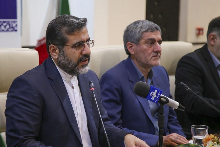 وزیر ارشاد در جمع اهالی فرهنگ و هنر فارس، حرم شاهچراغ(ع)