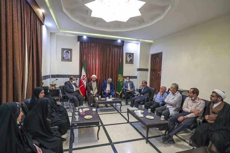 دیدار خانواده شهدای حرم شاهچراغ(ع) با تولیت حرم