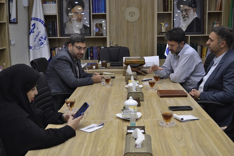 دیدار رئیس سازمان بسیج هنرمندان فارس با رئیس جهاددانشگاهی استان