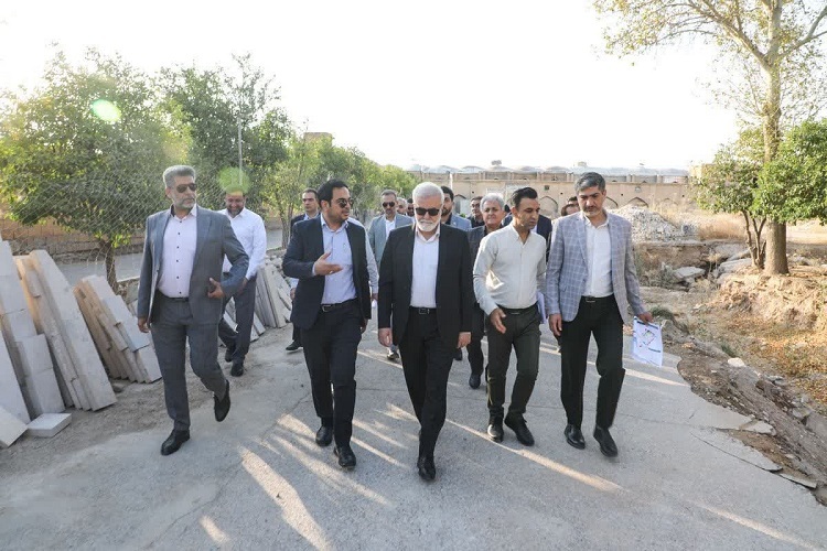 بازدید مسئولان شهری شیراز از مجموعه زندیه