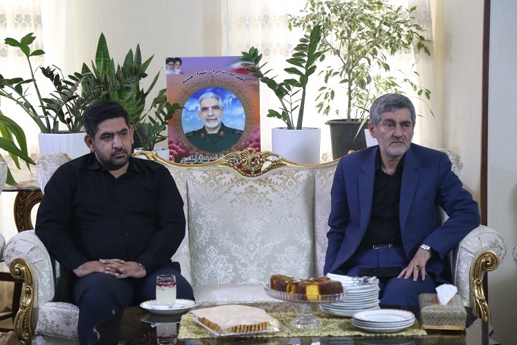 دیدار استاندار فارس با خانواده شهید عبدالله اسکندری