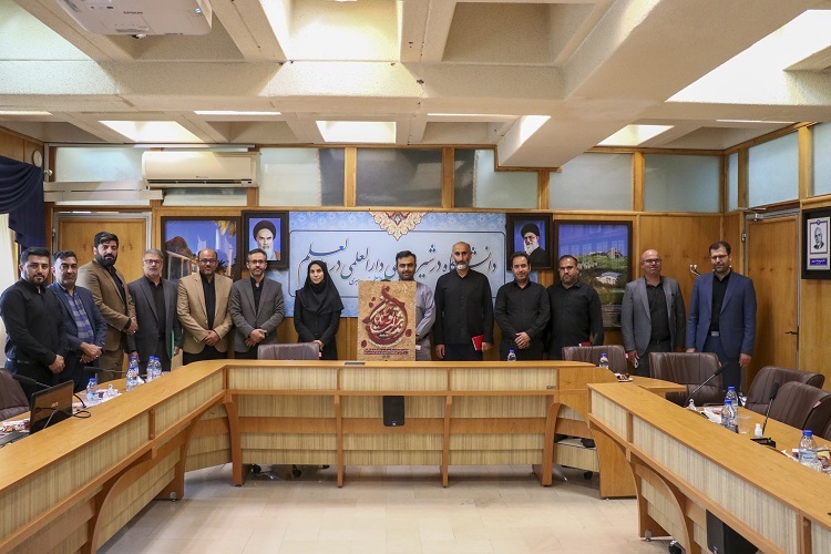 نشست رونمایی از پوستر هشتمین سفر پیاده‌روی اربعین حسینی کاروان رهروان کربلا، دانشگاه شیراز