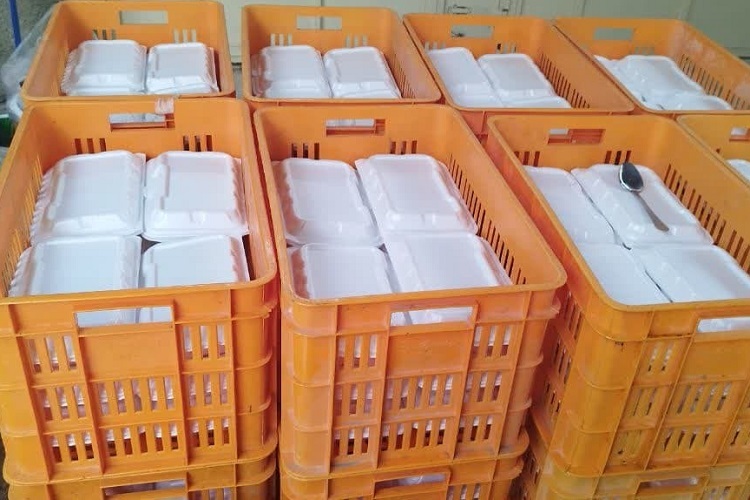 توزیع غذای گرم