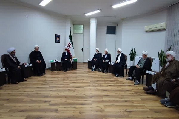 ۹۰۰ مقاله به چهار زبان دریافت کرده‌ایم