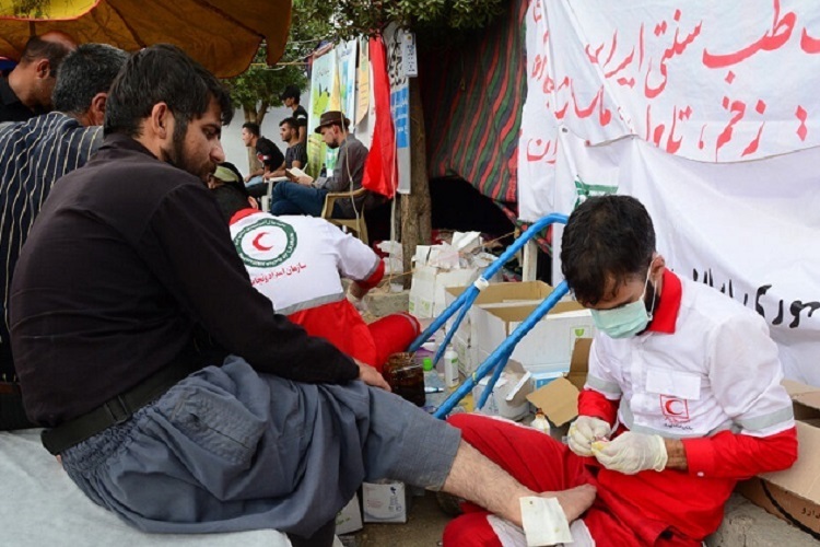 درمانگاه هلال احمر در مسیر پیاده روی اربعین