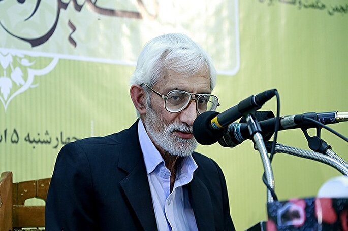 تفسیر قرآن را به مسائل دیگر ترجیح می‌دهم