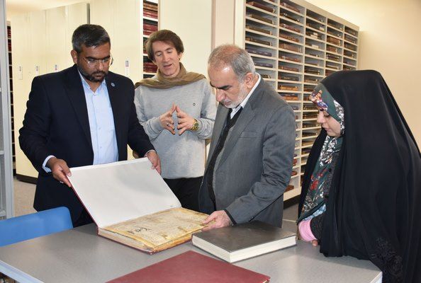 بازدید جعفر قادری از کتابخانه شهید دستغیب، شیراز